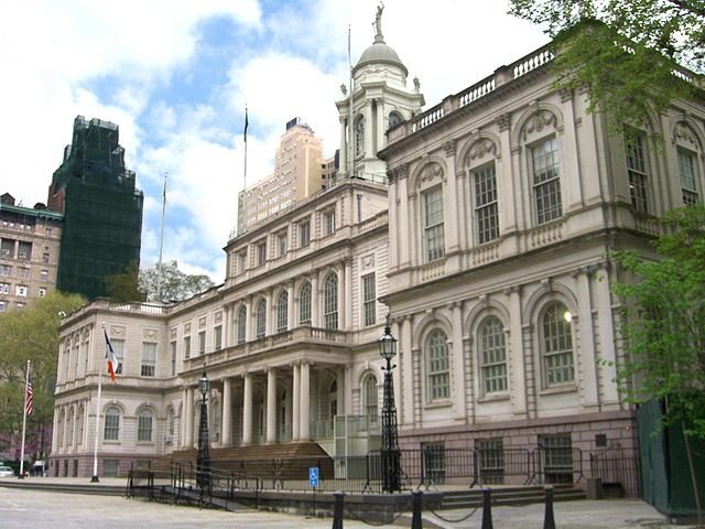 640px 4.29.11NewYorkCityHallByLuigiNovi